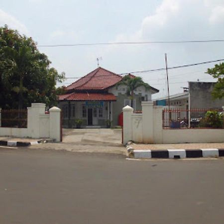 Oyo 90865 Hotel Kusuma Purwakarta 카라왕 외부 사진