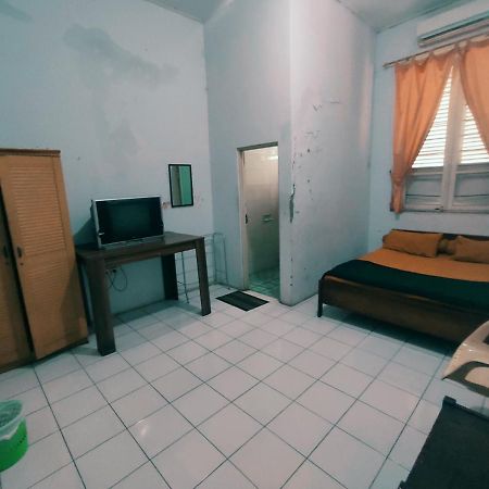 Oyo 90865 Hotel Kusuma Purwakarta 카라왕 외부 사진
