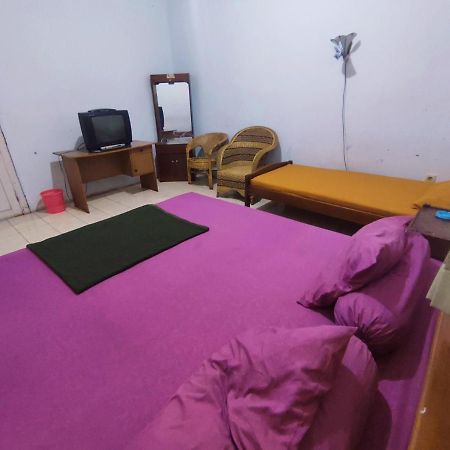 Oyo 90865 Hotel Kusuma Purwakarta 카라왕 외부 사진