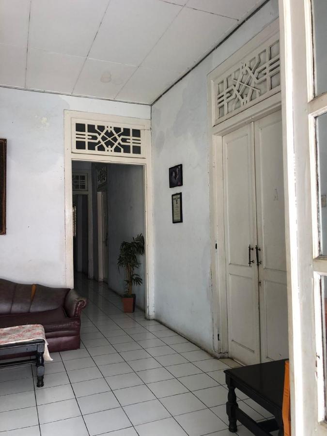 Oyo 90865 Hotel Kusuma Purwakarta 카라왕 외부 사진