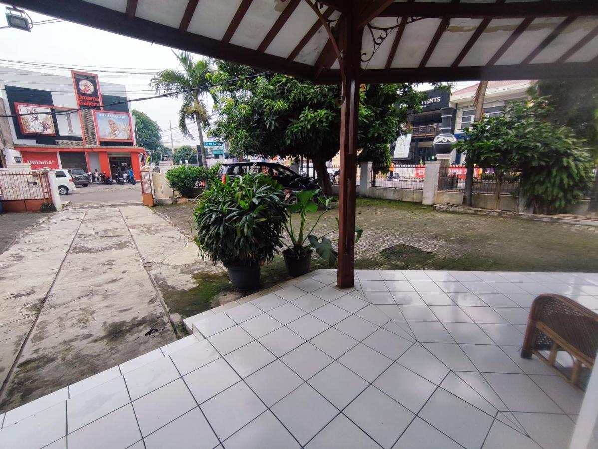 Oyo 90865 Hotel Kusuma Purwakarta 카라왕 외부 사진