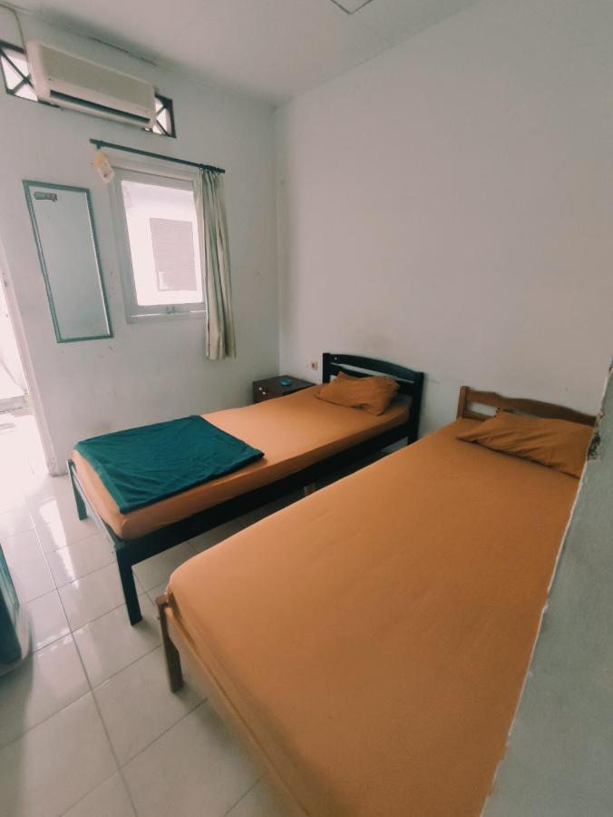 Oyo 90865 Hotel Kusuma Purwakarta 카라왕 외부 사진