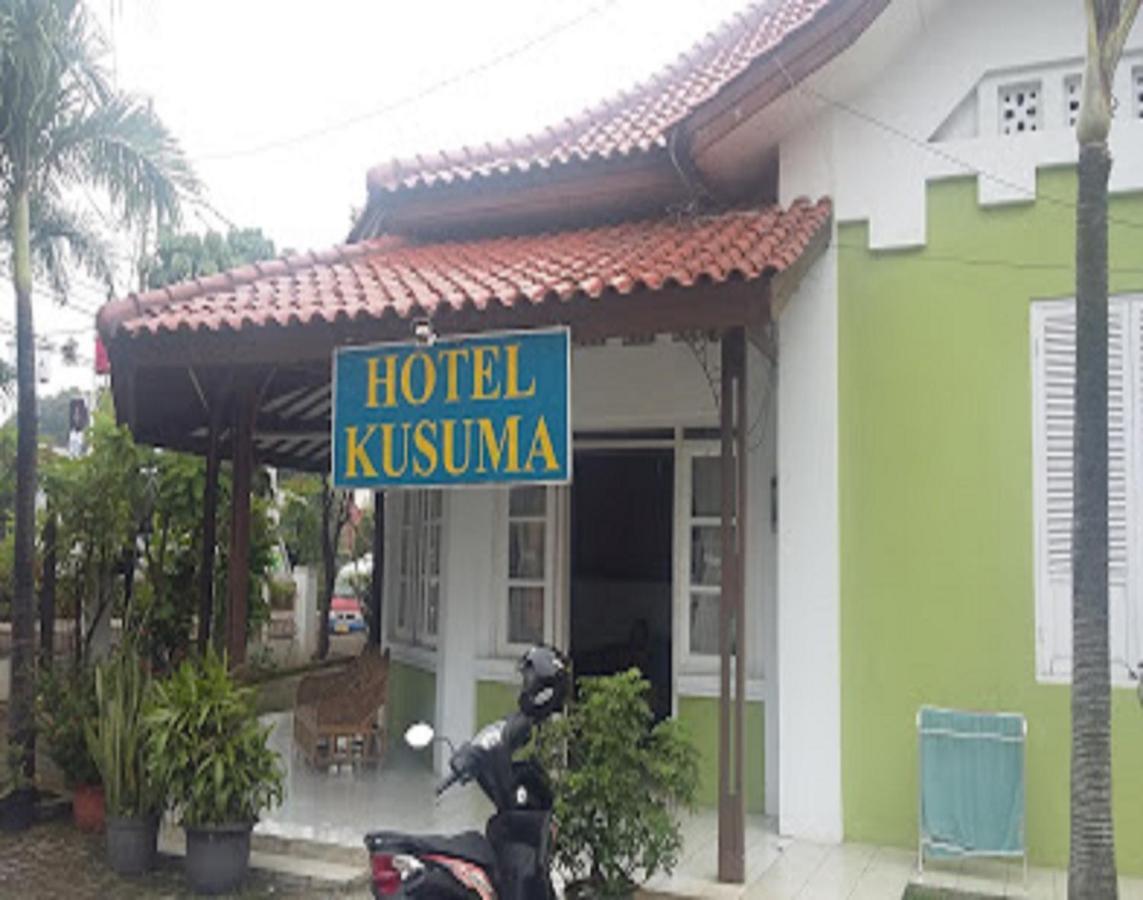 Oyo 90865 Hotel Kusuma Purwakarta 카라왕 외부 사진