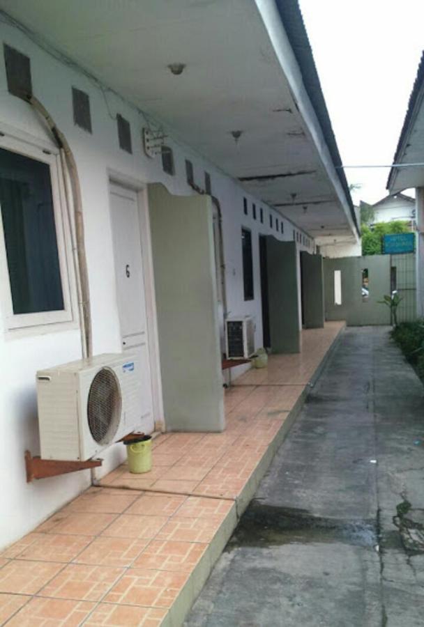 Oyo 90865 Hotel Kusuma Purwakarta 카라왕 외부 사진