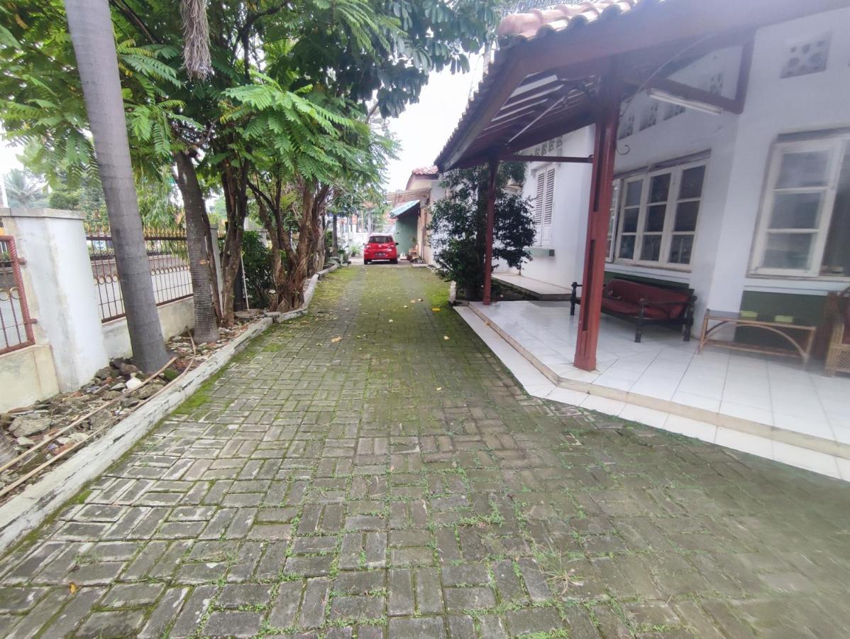 Oyo 90865 Hotel Kusuma Purwakarta 카라왕 외부 사진