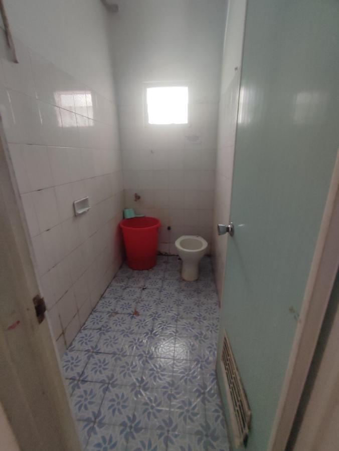 Oyo 90865 Hotel Kusuma Purwakarta 카라왕 외부 사진