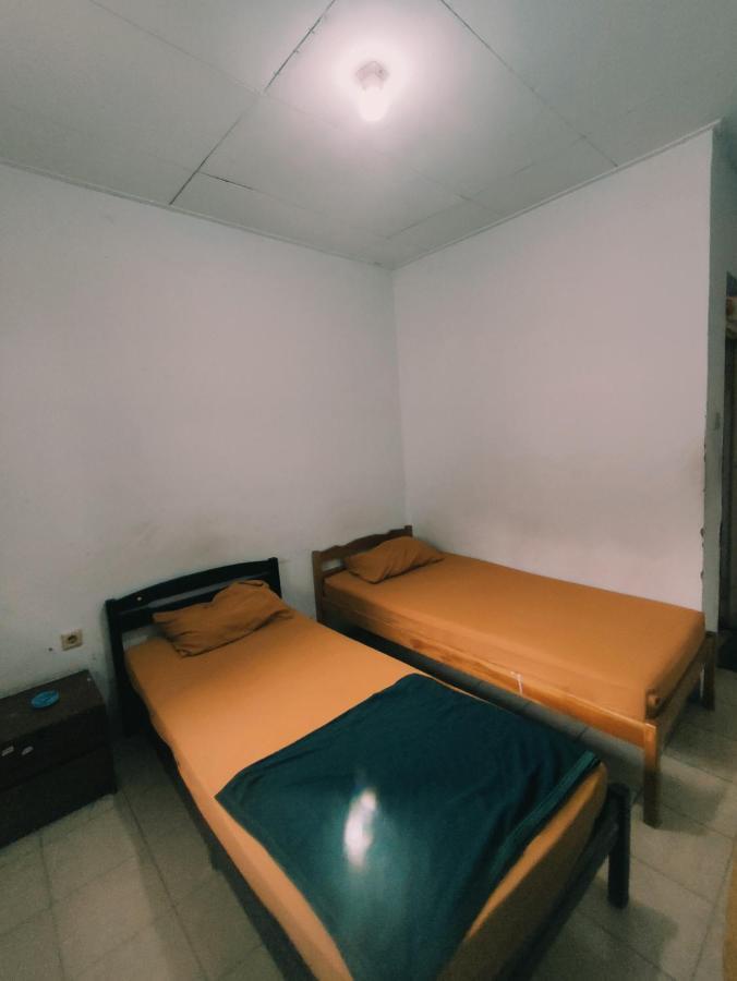 Oyo 90865 Hotel Kusuma Purwakarta 카라왕 외부 사진