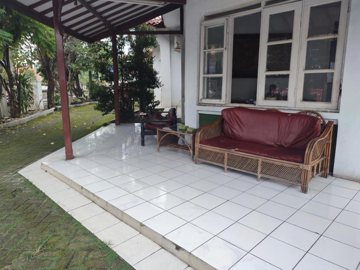 Oyo 90865 Hotel Kusuma Purwakarta 카라왕 외부 사진