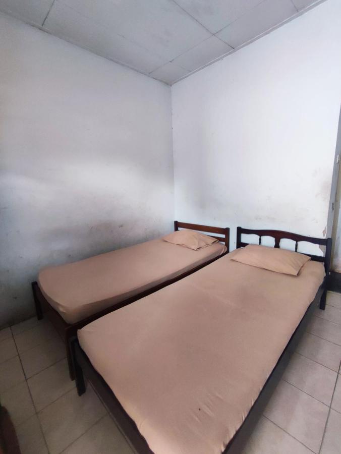 Oyo 90865 Hotel Kusuma Purwakarta 카라왕 외부 사진