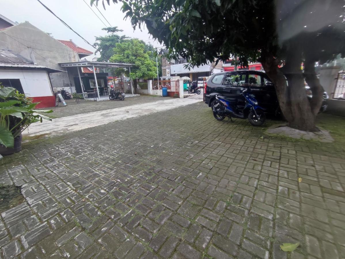 Oyo 90865 Hotel Kusuma Purwakarta 카라왕 외부 사진
