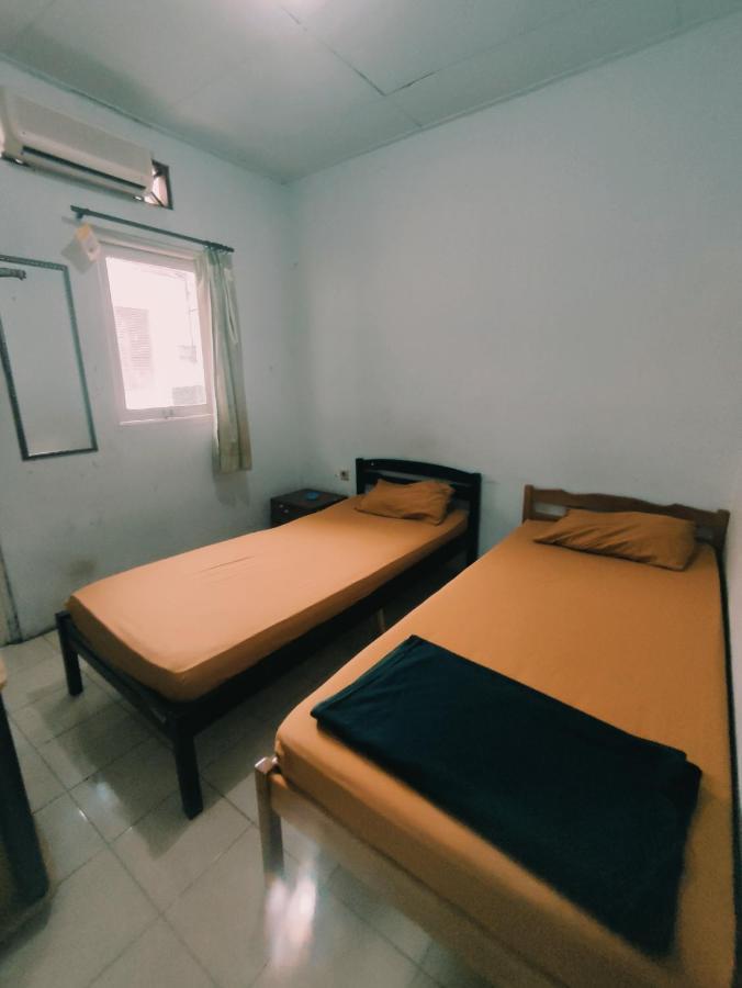 Oyo 90865 Hotel Kusuma Purwakarta 카라왕 외부 사진