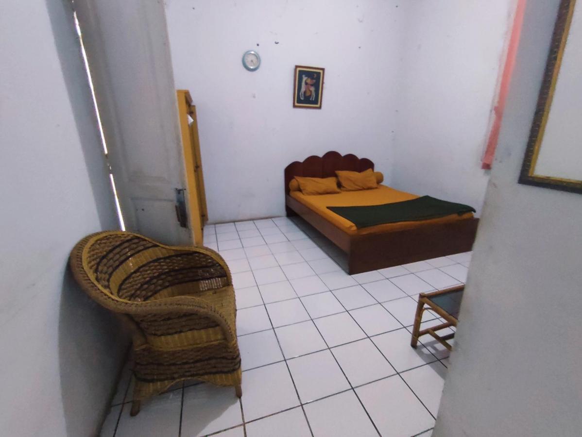 Oyo 90865 Hotel Kusuma Purwakarta 카라왕 외부 사진