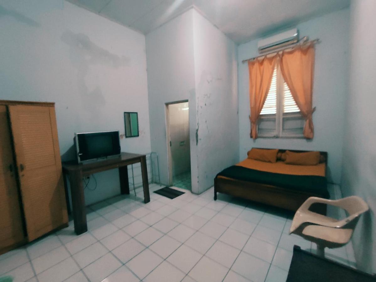 Oyo 90865 Hotel Kusuma Purwakarta 카라왕 외부 사진