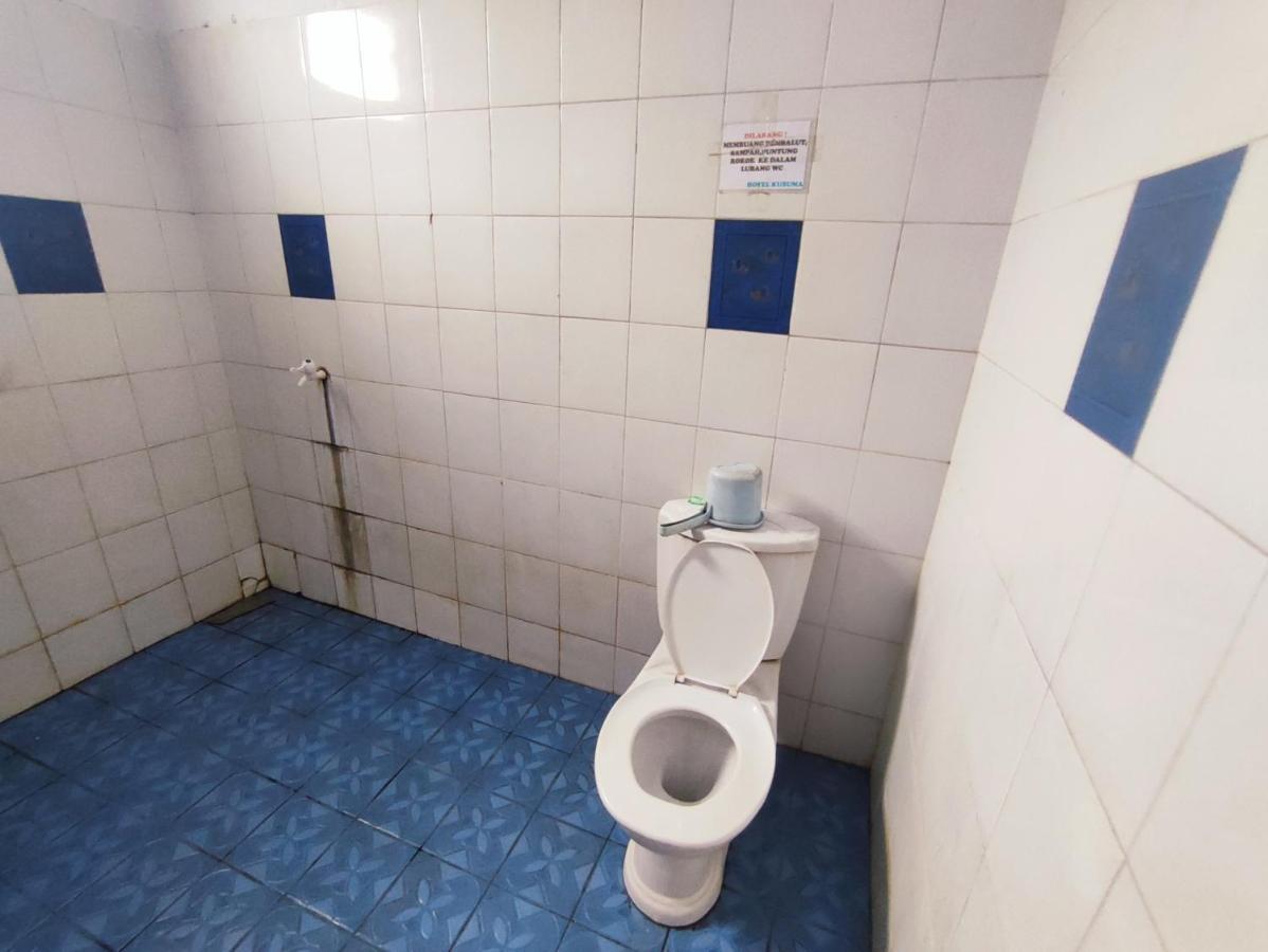 Oyo 90865 Hotel Kusuma Purwakarta 카라왕 외부 사진