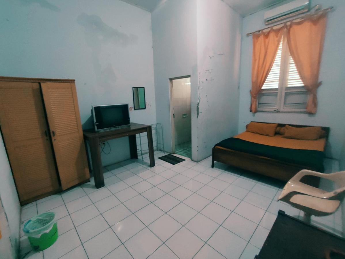 Oyo 90865 Hotel Kusuma Purwakarta 카라왕 외부 사진
