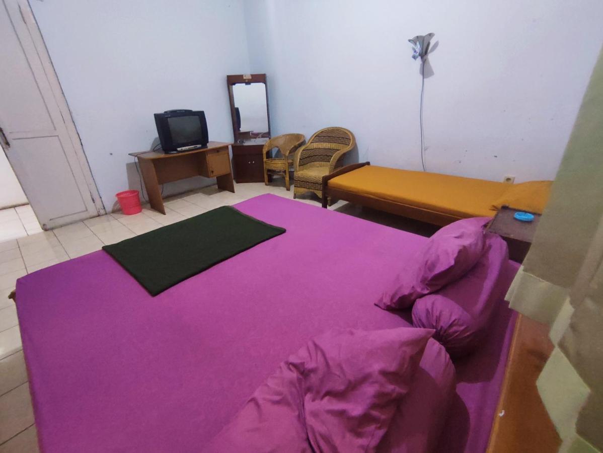 Oyo 90865 Hotel Kusuma Purwakarta 카라왕 외부 사진