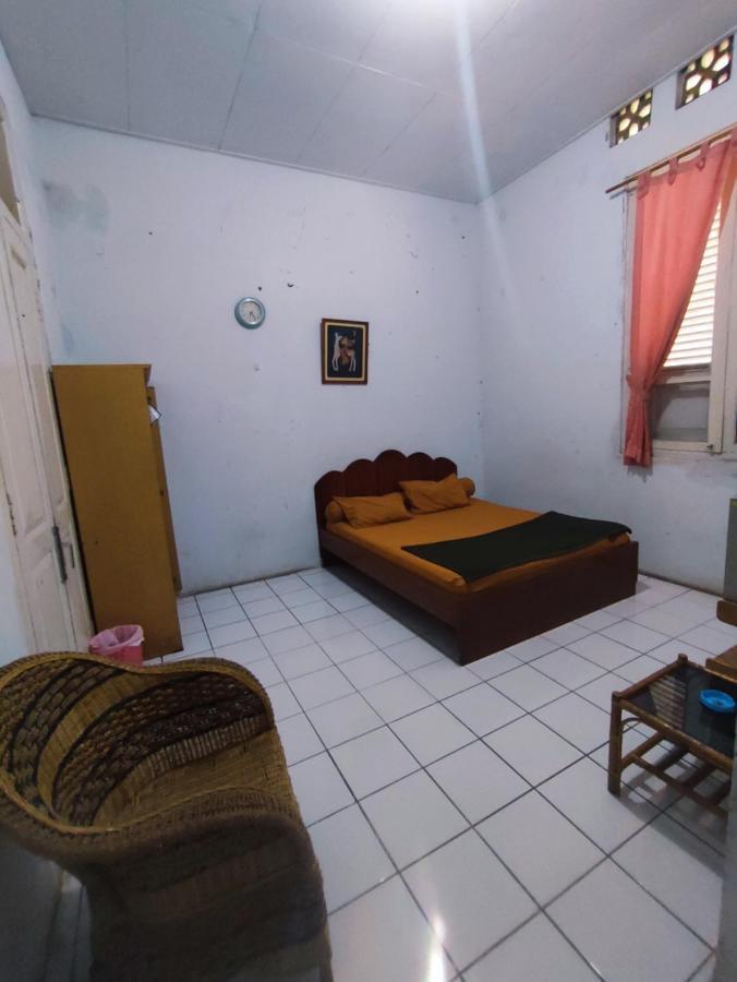 Oyo 90865 Hotel Kusuma Purwakarta 카라왕 외부 사진